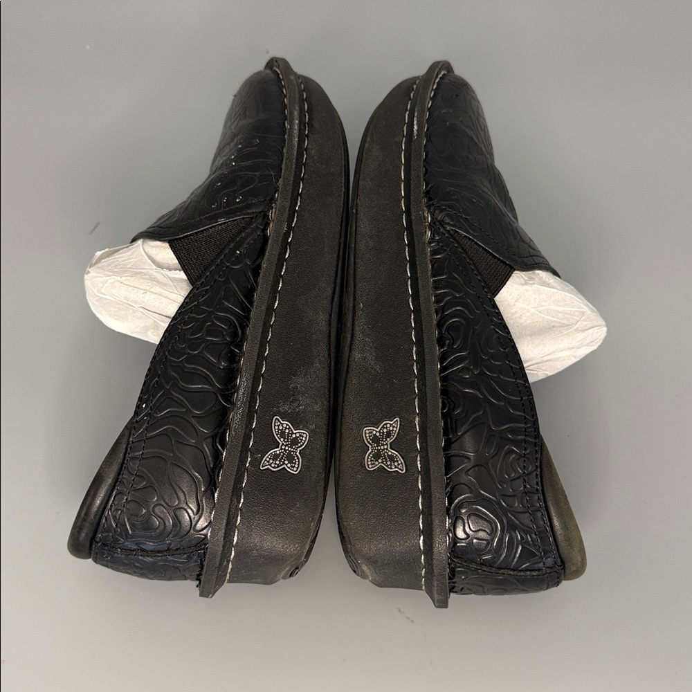 Alegria Debra Professional Clog –Black Embossed Rose Leather 38 EU (US 8-8.5) - Picture 7 of 11